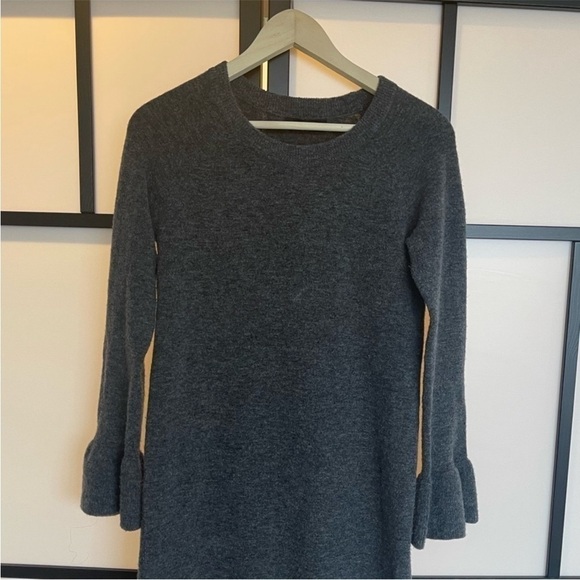 Banana Republic Wool-blend gray sweater dress.
Size XS - Picture 4 of 9